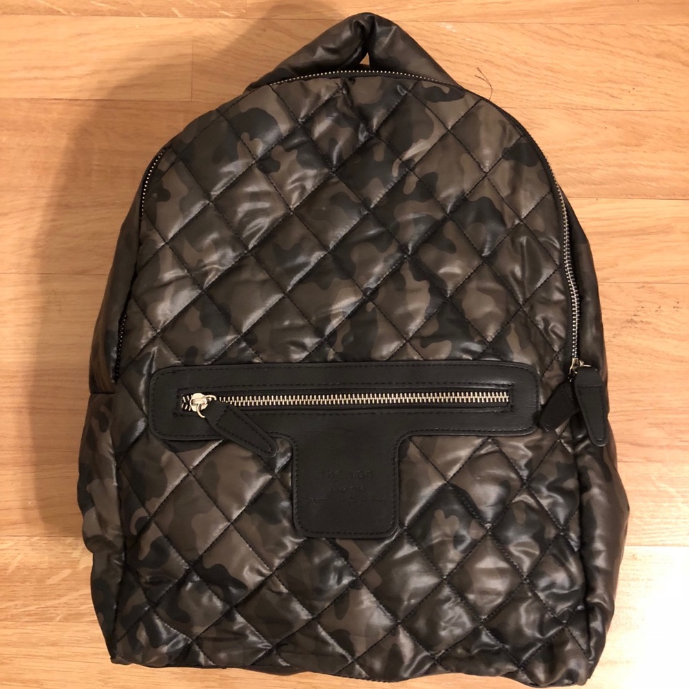 Never Used!! The Van quilted camo back pack.